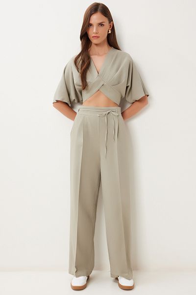Happiness İstanbul Women's Çağla Green Linen Crop Blouse Pants Suit Bv00138