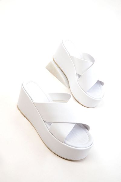 SOHO Weiße Damenschuhe mit Keilabsatz 20727