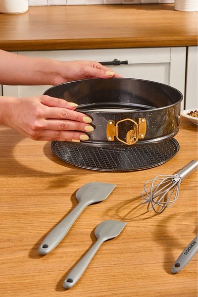 Karaca Black Gold and Pastry 5 Piece Cake Mold and Pastry Preparation Set