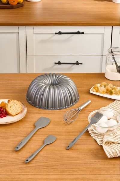 Karaca Cake Pro and Pastry 5 Piece Cake Mold and Pastry Preparation Set