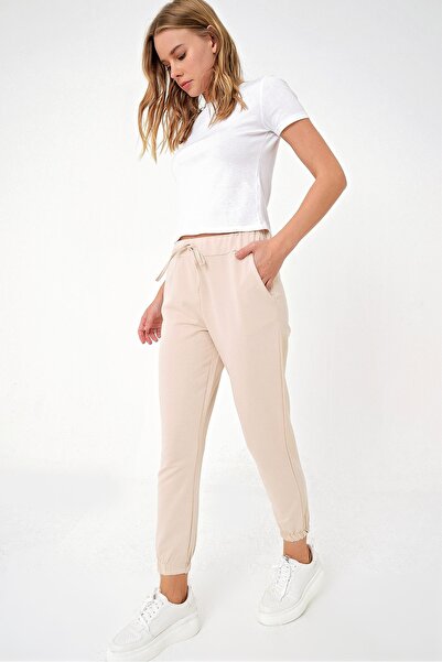 Trend Alaçatı Stili بنطال رياضي نسائي باللون البيج الفاتح ومطاط بخيطين ALC-Y2933