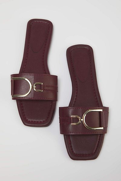TRENDYOL SHOES Klapki damskie Claret Red Metal Accessory Detailed TAKSS25TE00015