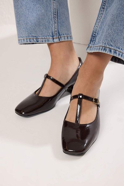 TRENDYOL SHOES Класически дамски обувки на ток Mary Jane - тъмно кафяви, детайл с катарама, T-каишка Takaw25Sd00001