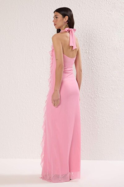 Trendyol Collection Περιορισμένης έκδοσης Ροζ βολάν με επένδυση από τούλι βραδινό φόρεμα αποφοίτησης TPRSS25AE00063