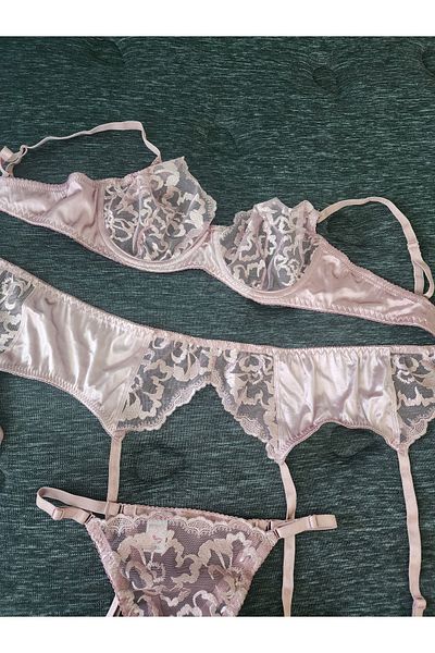 MODA Lenjerie G&H - Set 3 piese cu jartieră din satin