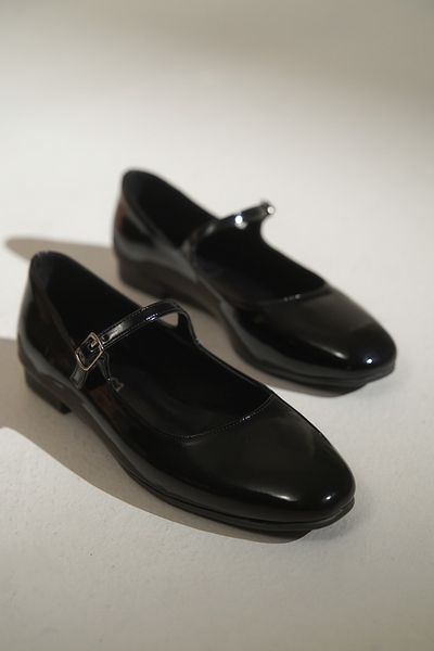 lovitto Women's Tape Buckle Detailed Leather Inside Black Patent Leather Ballerinas