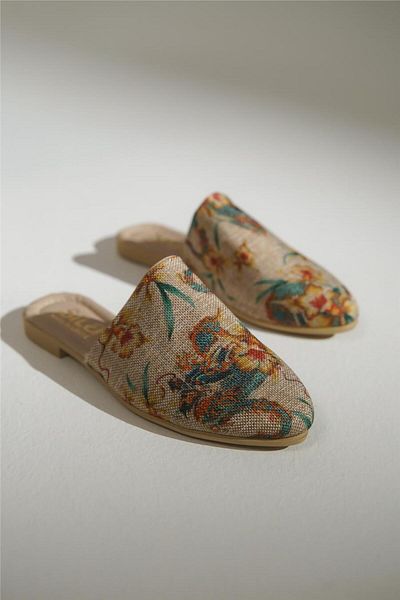 lovitto Beige Kyoto Women's Slippers with Closed Front Pattern