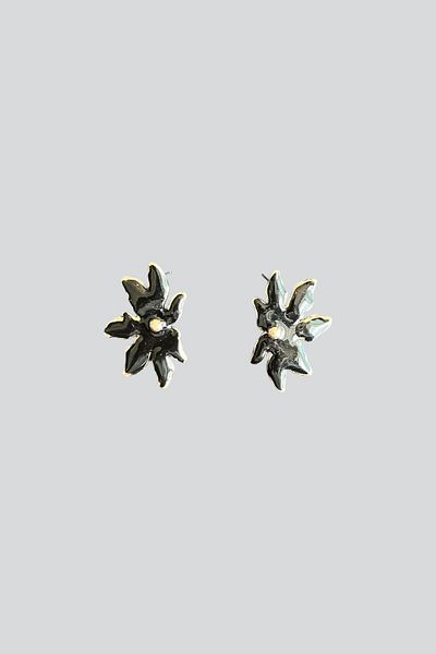 stravis Enameled Flower Earrings