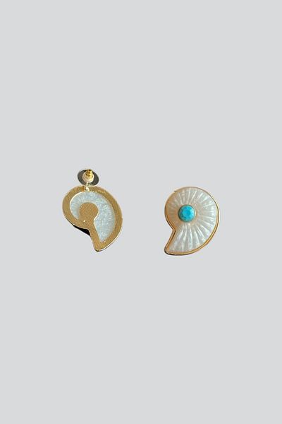 stravis Resin Snail Earrings