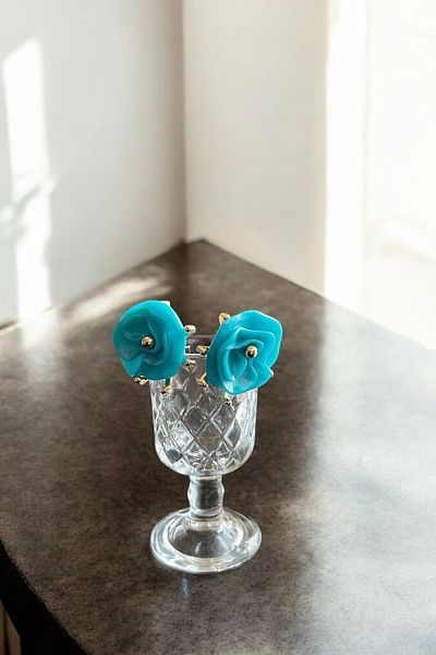 stravis Gold Detail Flower Earrings