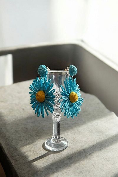 stravis Wicker Flower Earrings