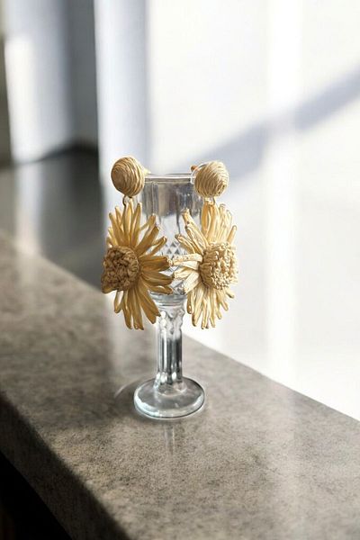 stravis Wicker Flower Earrings