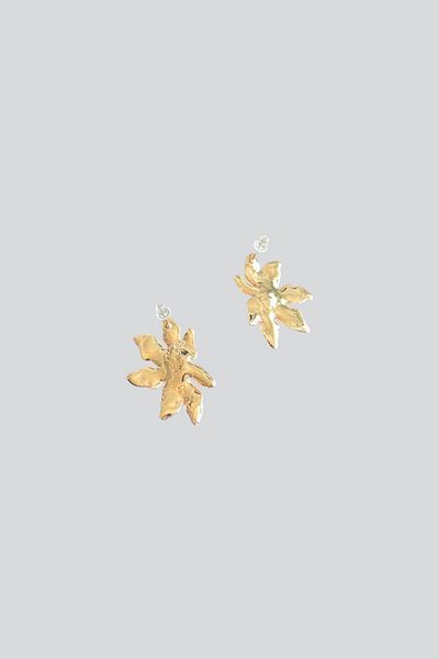stravis Enameled Flower Earrings