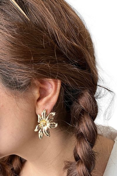 stravis Gold Textured Flower Earrings