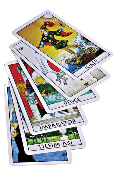 Delta Kültür Yayınevi Crescent Altundal - Tarot Deck and Book