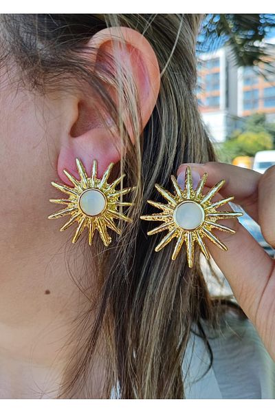 mos&more Gold Cream Stone Sun Light Women's Earrings