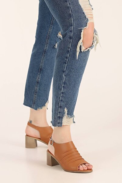 ERDİ AKAY Kadın Hakiki Deri Topuklu Comfort Sandalet