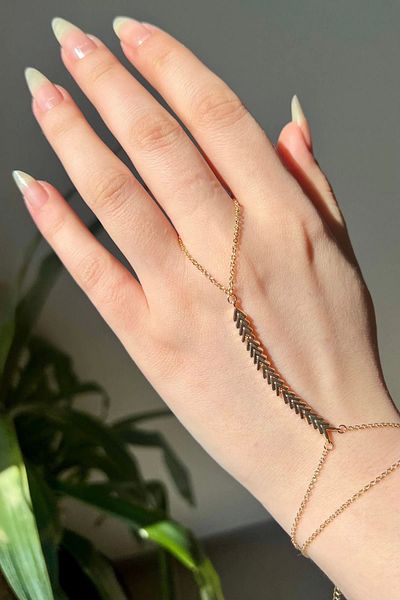 Leo'Stone V Design Sergeant Model Zircon Stone Does Not Tarnish Color Does Not Fade Women's Shahmeran