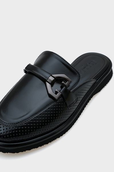 Capone Outfitters Mei Closed Toe Studded Women's Slippers