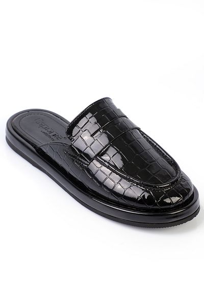 Capone Outfitters Women's Closed Toe Slippers