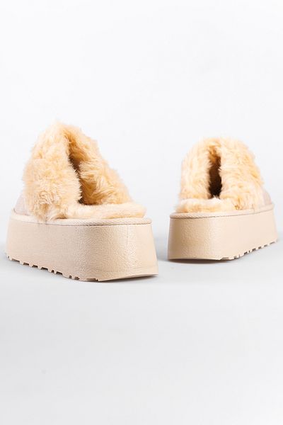 Capone Outfitters Women's Slippers - Furry and Closed Toe