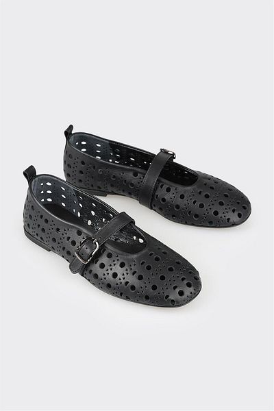 Elle Shoes حذاء كاجوال نسائي من الجلد الأسود