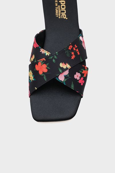Capone Outfitters النعال النسائية لاسي