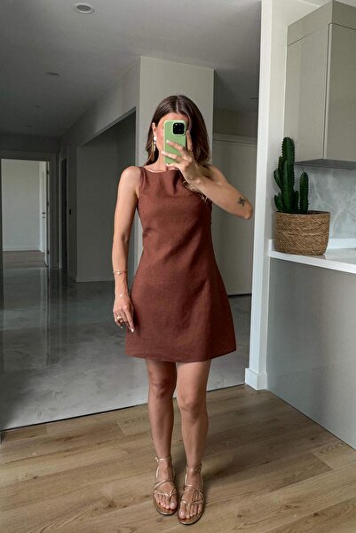 Hotfashion فستان من الكتان بياقة رسن وظهر مكشوف وسحاب