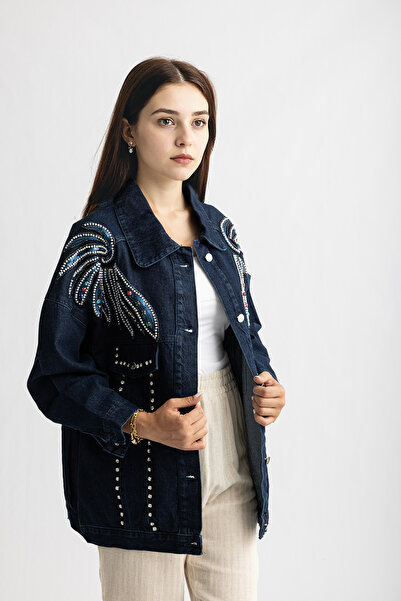 Suede Style 9191 - سترة نسائية من الدنيم مريحة وأنيقة مع تفاصيل تطريز على الياقة