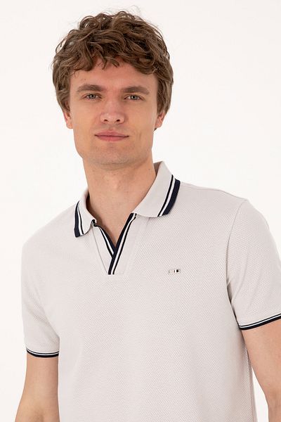 U.S. Polo Assn. تي شيرت رجالي ذو قصة ضيقة وياقة دائرية باللون الرمادي الفاتح 50306872-VR001
