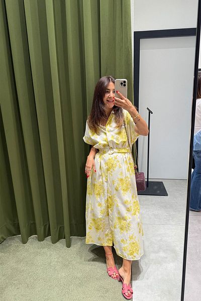 Özge Özgenç Rochie cu guler cămașă cu modele cu mâneci pliabile