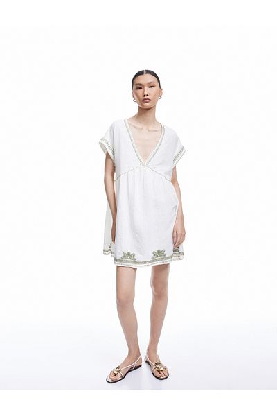 Koton Mini rochie din bumbac cu croiala confortabila, cu detaliu broderie, cu maneca scurta, cu decolteu in V