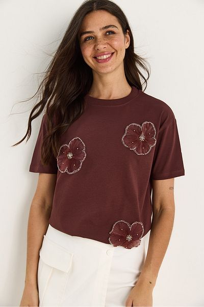 Bianco Lucci Crew Neck Short Sleeve T-Shirt with Floral Accessories 60602060