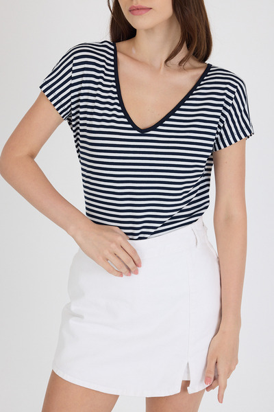 Rodi Front Back V-Neck Black Women's T-Shirt 0003