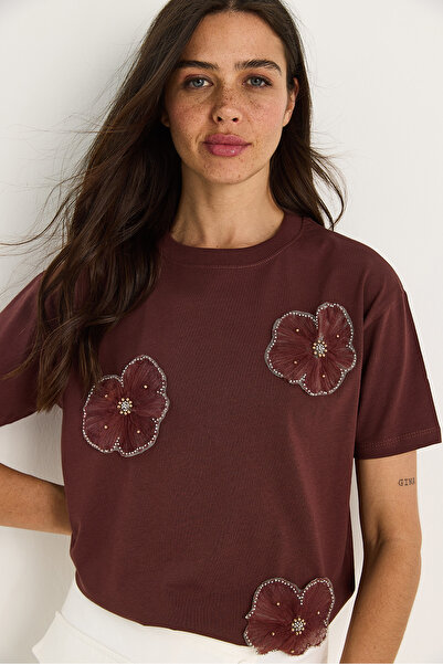 Bianco Lucci Μπλουζάκι με κοντό μανίκι με λαιμόκοψη με αξεσουάρ λουλουδιών 60602060