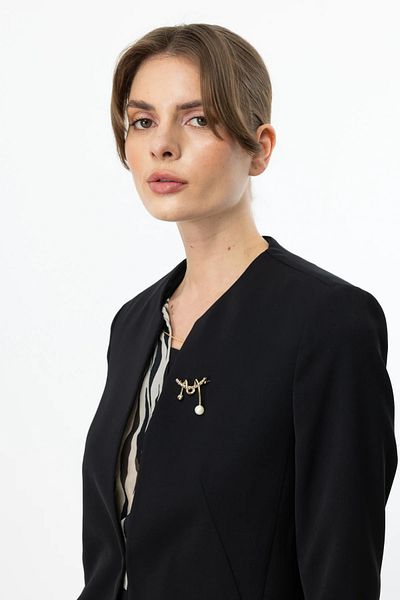 Ekol Яке с брошка и кръгло деколте, черно - 4228