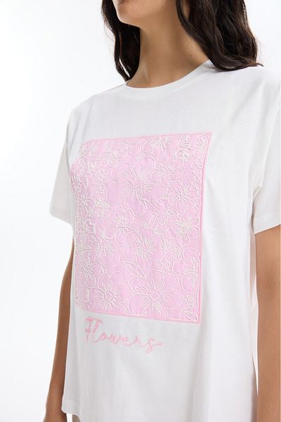 Quzu Block Detailed Floral Embroidered T-Shirt Ecru