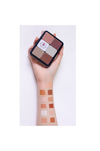 LEF COSMETICS 12x HD Foundation, Concealer & Highlighter Palette