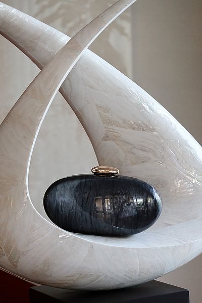 Moom Bag Дамска черна акрилна чанта през рамо с верижка