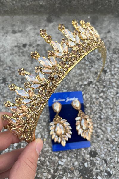 Hobigram Ivanna Gold Bridal Henna Crown Special Day Accessory Women's Crown and Wide Shuttle Earring Set
