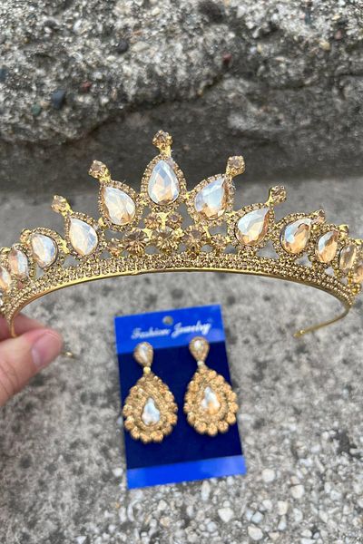 Hobigram Renata Gold Bridal Henna Crown Special Occasion Accessory Women's Crown and Drop Shuttle Earring Set