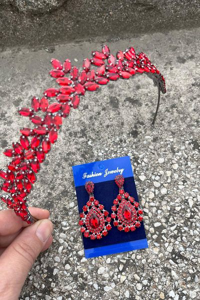 Hobigram مجموعة إكسسوارات الزفاف الحمراء من سيلفانا هينا تاج للمناسبات الخاصة للنساء وطقم أقراط متدلية