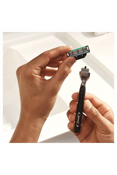 Gillette Mach3 Razor Blade Refills 8 pcs Long-Lasting Sharpness & Smooth Shave for Men