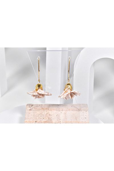 NARRU NARRU earrings, handmade, flower chandelier, white and gold Teona 03