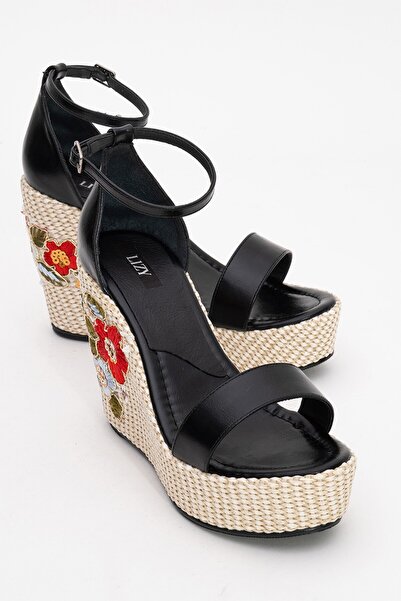 Lizy Shoes Siyah Nakış Detaylı Dolgu Topuklu Kadın Sandalet