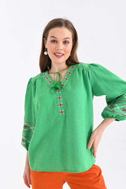 Park Karon Women's V-Neck Embroidery Lacing Detailed Loose Blouse