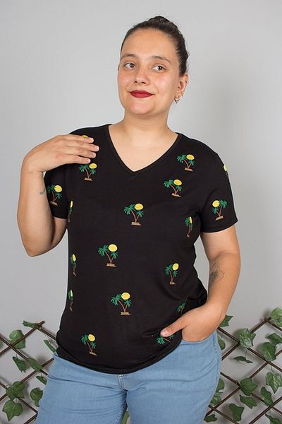 Truva XXL Embroidered V-Neck T-Shirt – Stylish and Comfortable Option