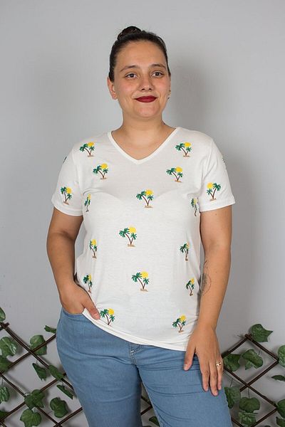 Truva XXL Embroidered V-Neck T-Shirt – Stylish and Comfortable Option