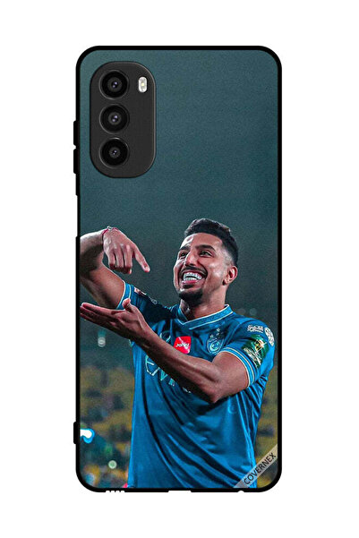 Covernex غطاء حماية لهاتف موتورولا موتو جي 82 سالم الدوسري يحمل كرة قدم