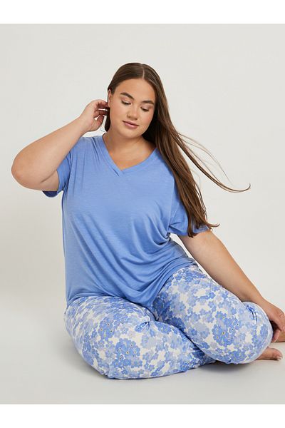 Styli Plus Size Slubbed V Neck T-Shirt and Floral Print Cuffed Pyjama Set